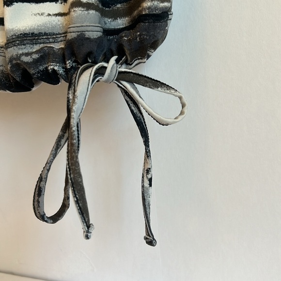 Athleta Black White & Gray Multi Halter Style Athletic Top women’s Small - Picture 4 of 10